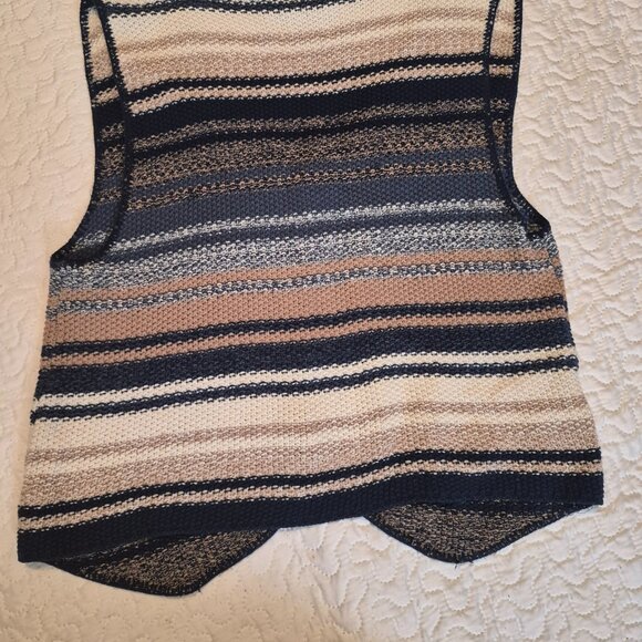 Jennifer Adams - Picture 3 of 3